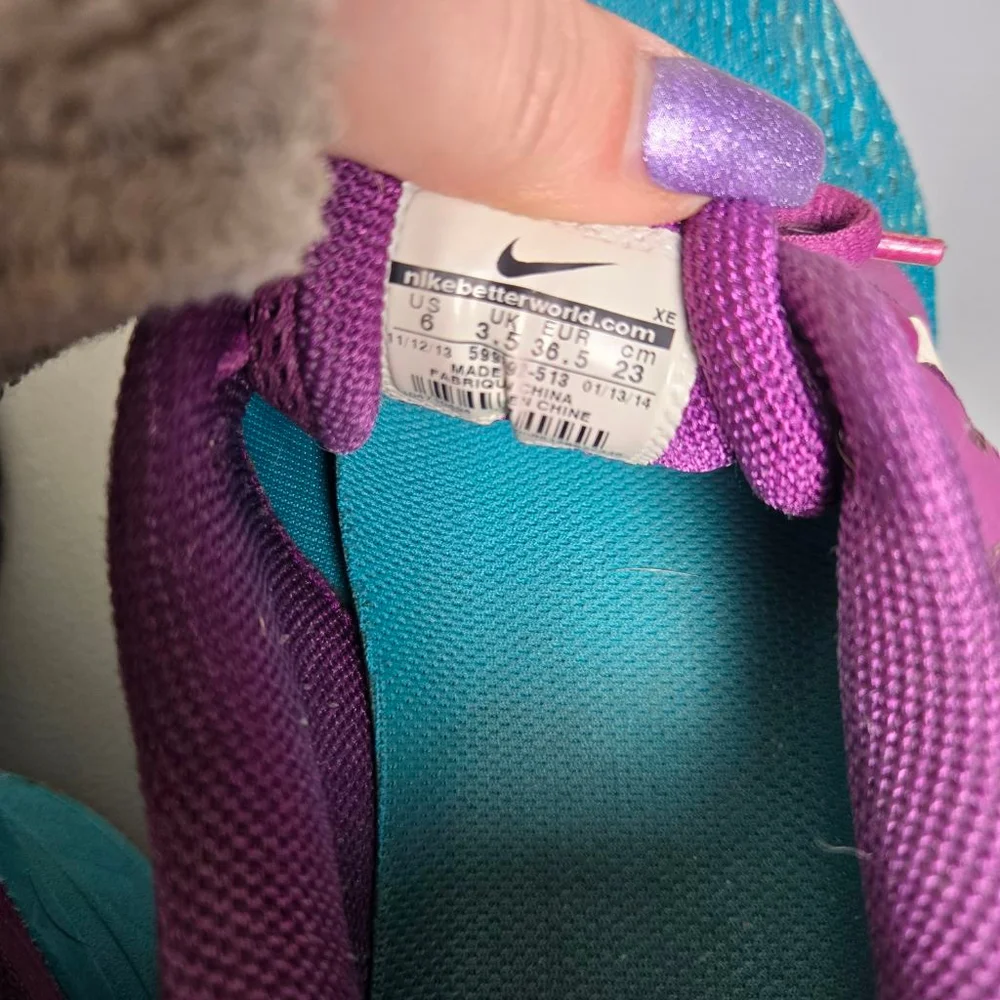 Women's Nike Athletic Shoes Size 6 Purple Teal
